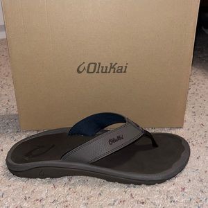 Men’s OluKai flipflops